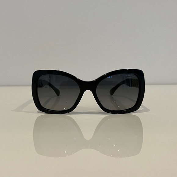 CHANEL INTERLOCKING CC BLACK AND SILVER GRADIENT SUNGLASSES NEW IN BOX! - Picture 4 of 17